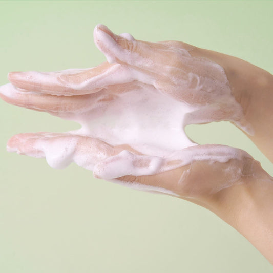 غسول رغوي بخلاصة السينتيلا ‎وشجرة الشاي من سكن 1004