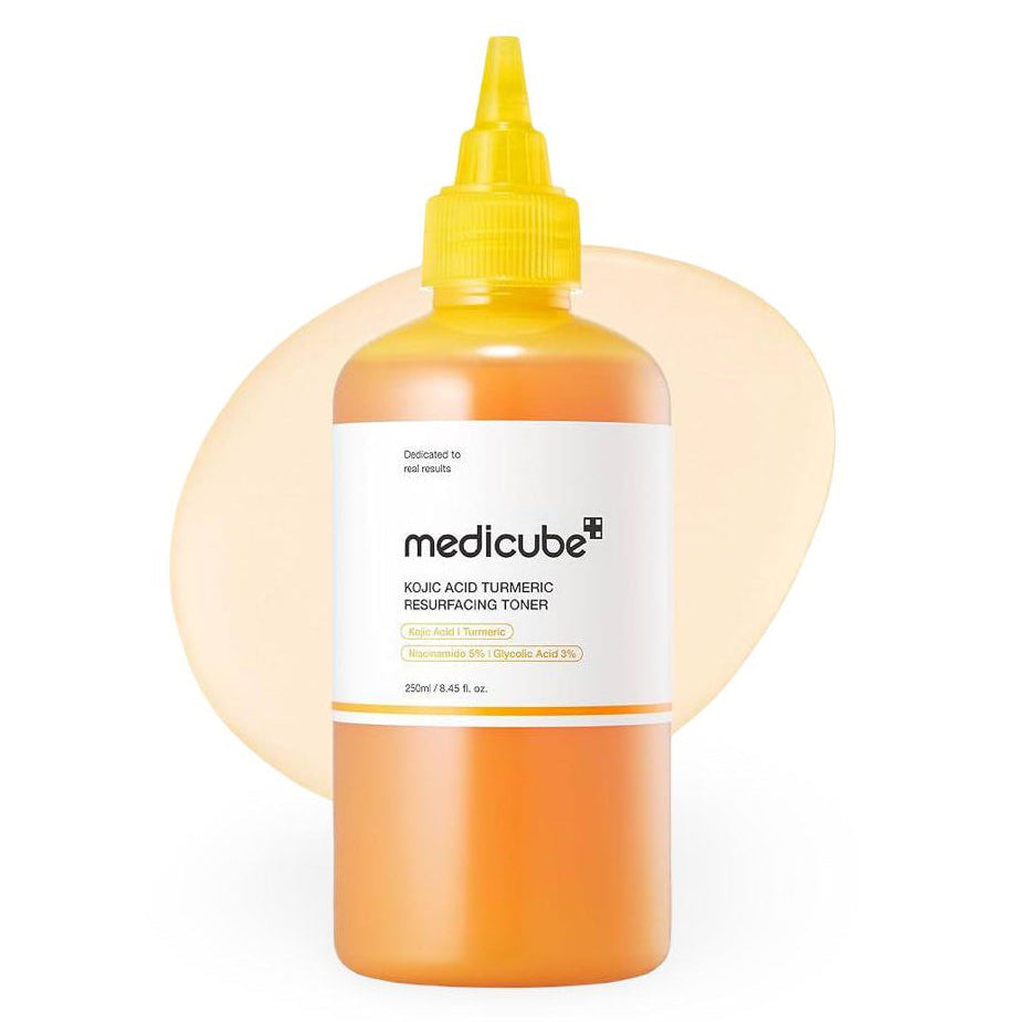 تونر الكركم وحمض الكوجيك لتجديد البشرة من ميديكيوب