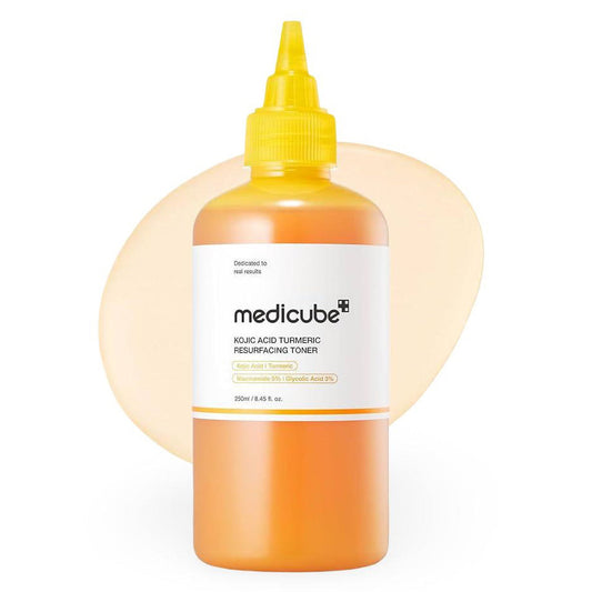تونر الكركم وحمض الكوجيك لتجديد البشرة من ميديكيوب